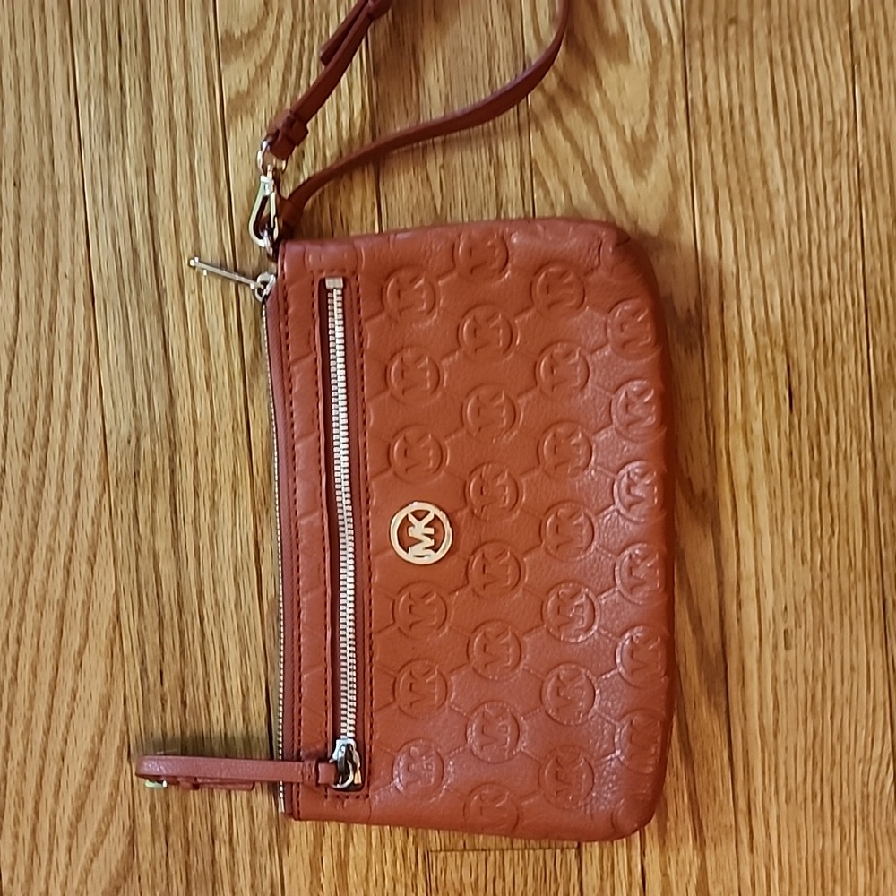 Michael kors Wristlet
